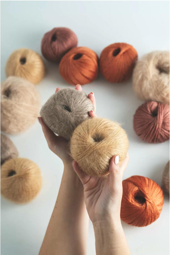A Complete Guide to Knitwear Yarn & Raw Materials for OEM: Advantages, Hand Feel, Price, EU/US Preferences